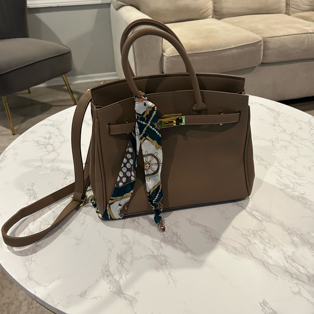 Elegant Tan Shoulder Bag - Picture 2 of 5